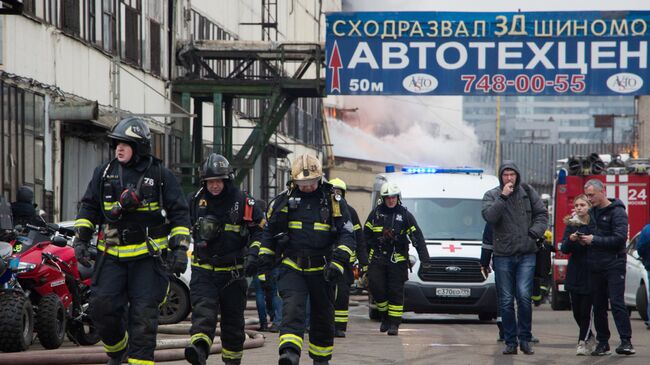 Пожар на складе на юге Москвы