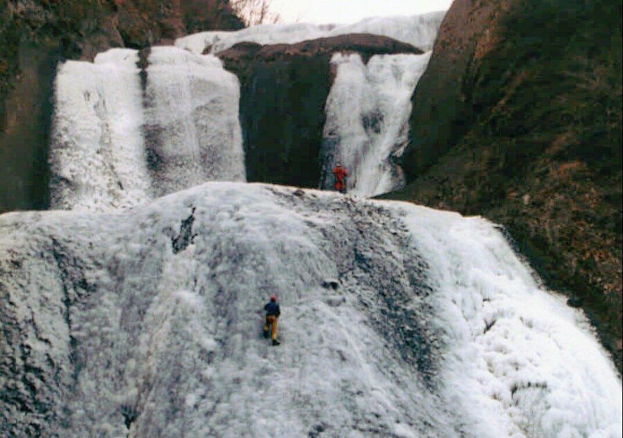 Замерзший водопад Фукурода