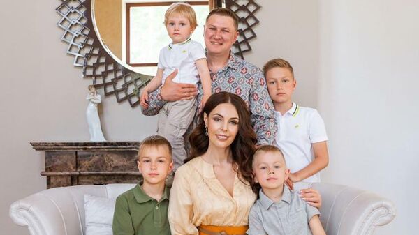 Ксения Кривко с мужем и сыновьями