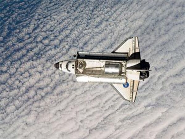 Астронавты шаттла Индевор совершили первый выход в открытый космос