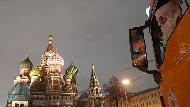 Доставка новогодней елки в Кремль