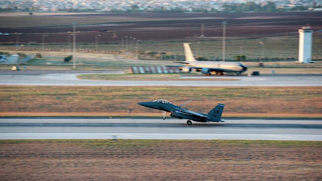 Истребитель ВВС США F-15E Strike Eagle на авиабазе Инджирлик, Турция