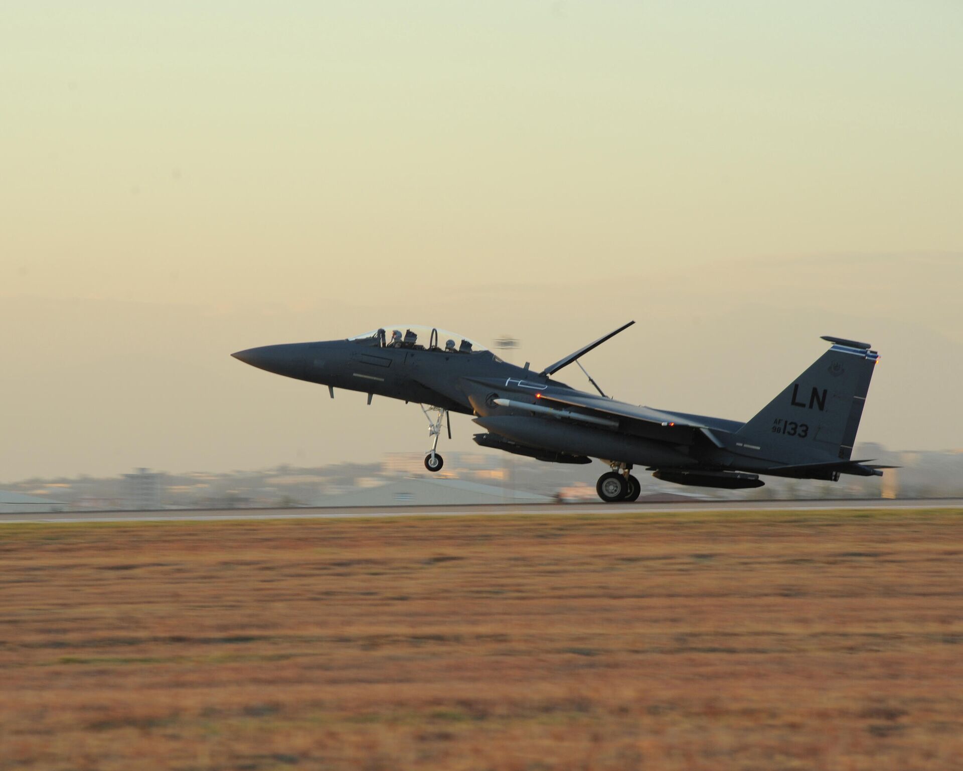 Истребитель ВВС США F-15E Strike Eagle на авиабазе Инджирлик, Турция - РИА Новости, 1920, 27.11.2020