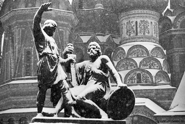 Памятник Козьме Минину и Дмитрию Пожарскому на Красной площади в Москве
