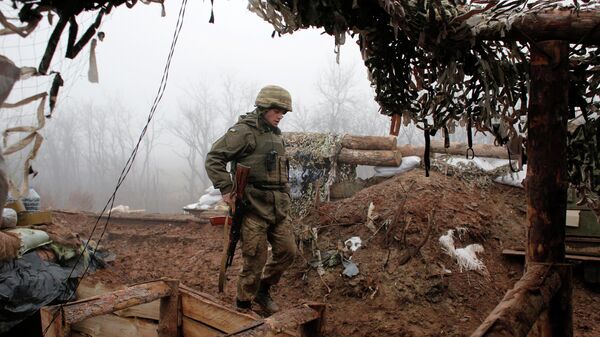 Украинский военный на боевой позиции в Донецкой области