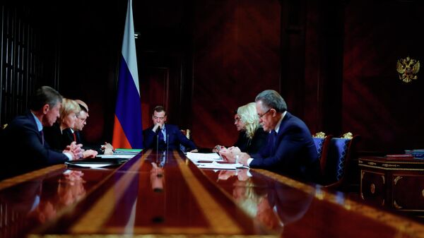 Председатель правительства РФ Дмитрий Медведев проводит совещание с вице-премьерами