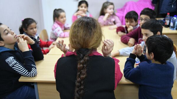 Урок арабского языка в интеграционном центре помощи сирийским беженцам в Ногинске