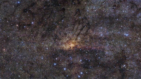 Снимок центральной части Млечного Пути, сделанный инструментом HAWK-I на телескопе ESO VLT в чилийской пустыне Атакама