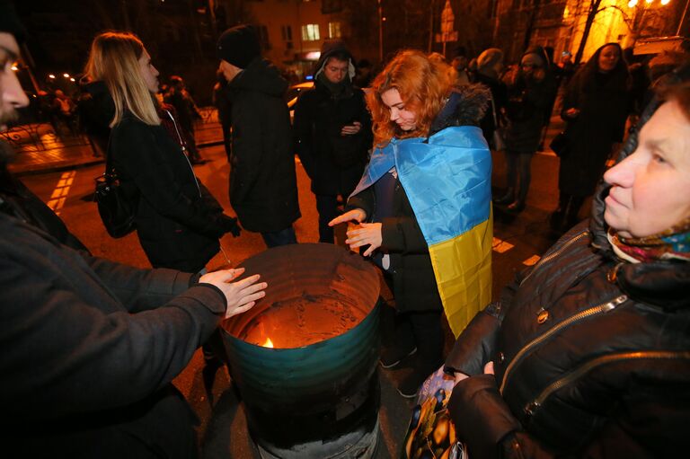 Участники акции Нет капитуляции! на площади Независимости в Киеве Участники акции Нет капитуляции! на площади Независимости в Киеве