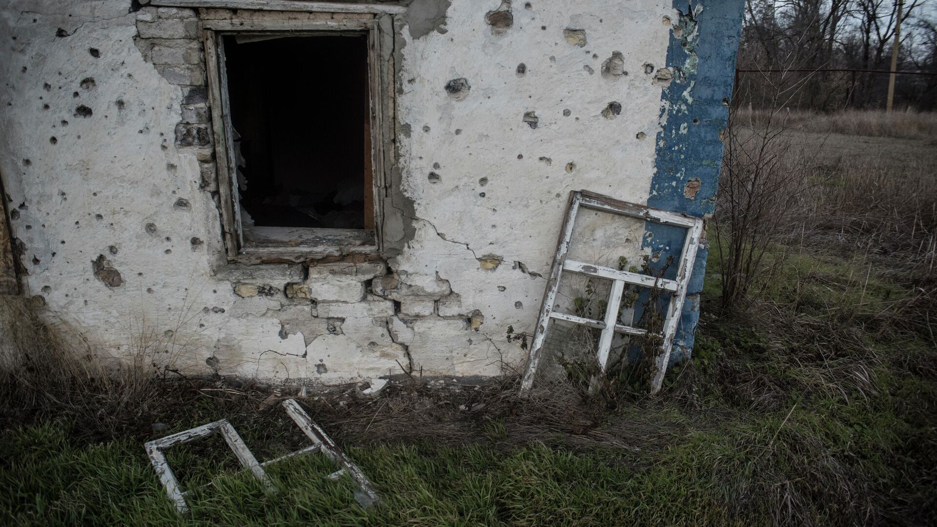 Разрушенный дом в Донецке - РИА Новости, 1920, 24.04.2021