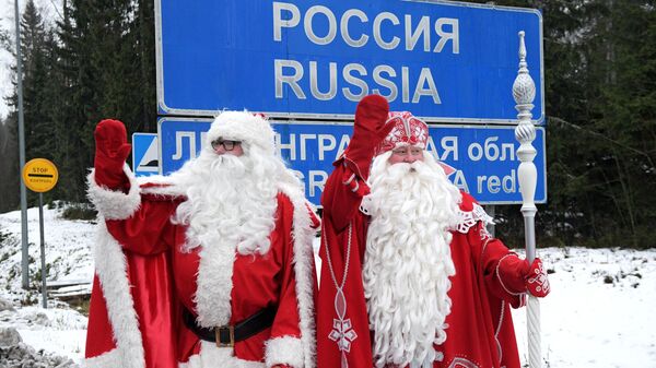 Встреча российского Деда Мороза и финского Йоулупукки на границе России и Финляндии