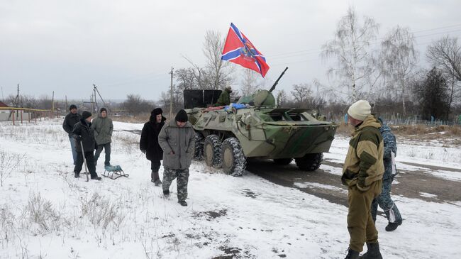 Жители и ополченцы в ЛНР