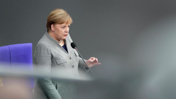 Канцлер ФРГ Ангела Меркель во время выступления в бундестаге
