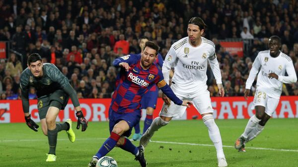 Игровой момент матча Барселона - Реал