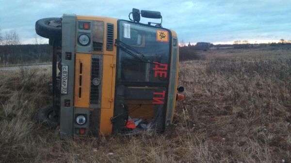 В Комсомолськом районе Ивановской области возле деревни Селезенёво школьный автобус марки ПАЗ лег левым бортом в кювет