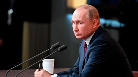 Президент РФ Владимир Путин на ежегодной большой пресс-конференции Президент РФ Владимир Путин на ежегодной большой пресс-конференции