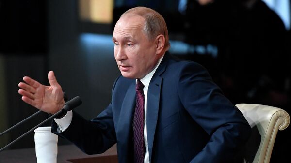 Президент РФ Владимир Путин на ежегодной большой пресс-конференции 
