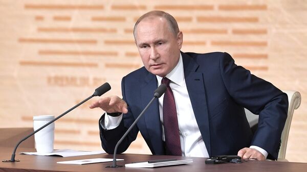 Президент РФ Владимир Путин на большой ежегодной пресс-конференци