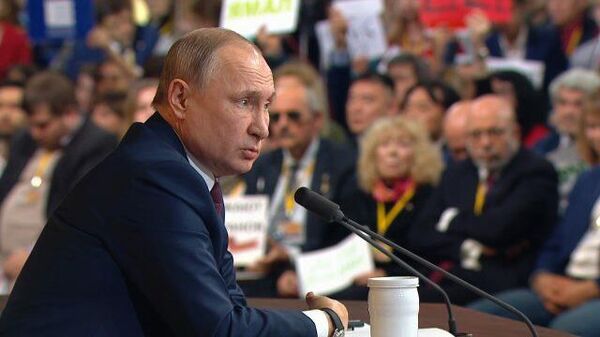 Путин предложил внести в Конституцию изменения
