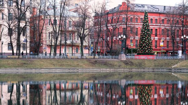 Новогодняя елка на Патриарших прудах в Москве