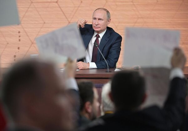 Президент РФ Владимир Путин на большой ежегодной пресс-конференции Президент РФ Владимир Путин на большой ежегодной пресс-конференции