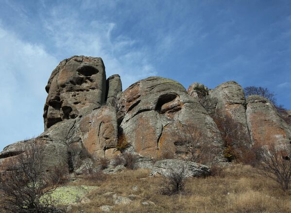 Скала Голова Екатерины над южным склоном горы Демерджи в Крыму.
