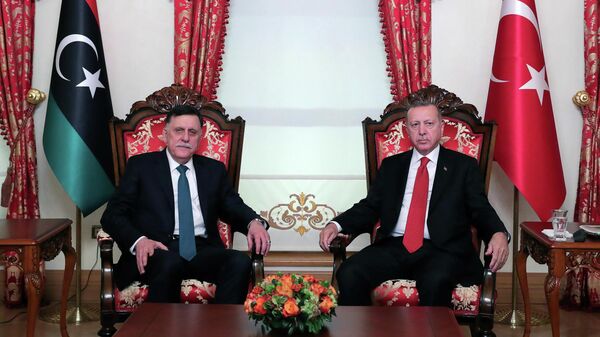 Премьер-министр Правительства национального согласия Ливии Фаиз Сарадж и президент Турции Реджеп Тайип Эрдоган