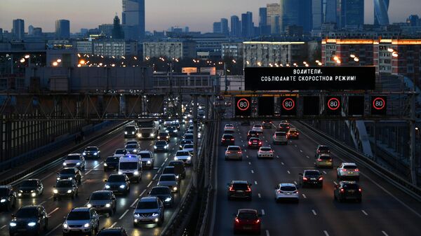 Предупреждение о соблюдении скоростного режима на одном из участков Третьего транспортного кольца в Москве