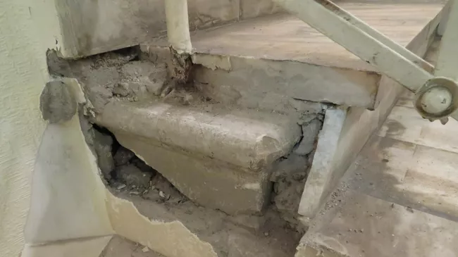 Лестница в усадьбе на Старой Басманной в Москве