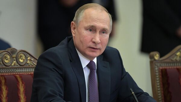 Президент РФ Владимир Путин на заседании Высшего евразийского экономического совета (ВЕЭС) в расширенном составе