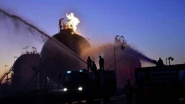 Пожарные во время ликвидации последствий возгорания в центральной части Сирии. Архивное фото