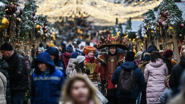 Посетители и участники фестиваля Путешествие в Рождество в Москве