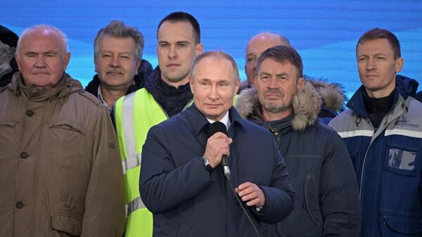 Президент РФ Владимир Путин на церемонии открытия движения по железнодорожной части Крымского моста 