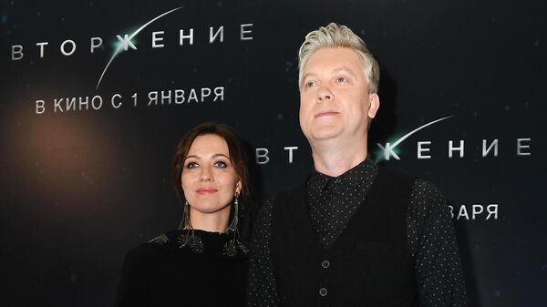 Актер Сергей Светлаков с супругой на премьере фильма Вторжение
