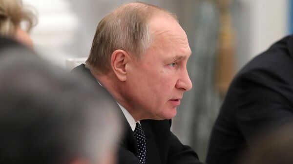 Президент РФ Владимир Путин во время встречи с руководством Государственной Думы РФ и Совета Федерации РФ
