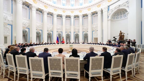 Президент РФ Владимир Путин во время встречи с руководством Государственной Думы РФ и Совета Федерации РФ