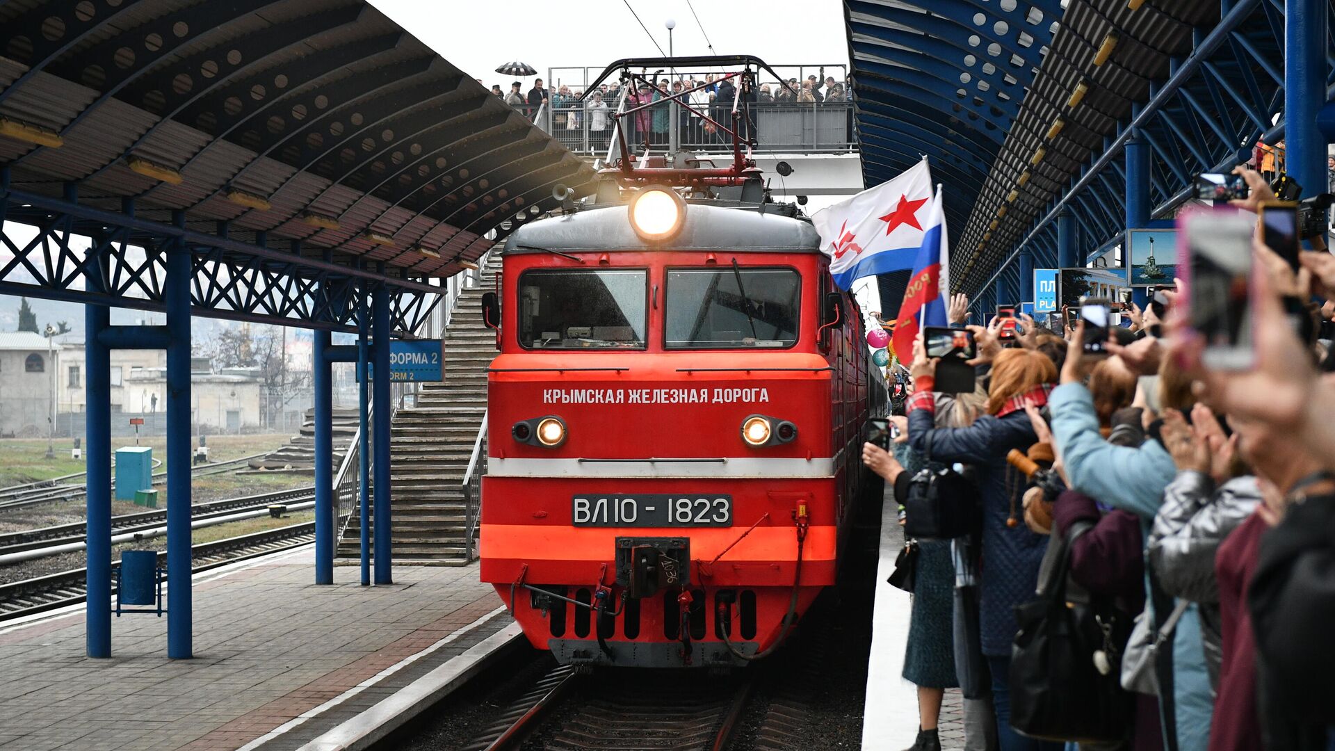 Поезд Таврия, следующий по маршруту Санкт-Петербург - Севастополь, пребывает на станцию Севастополь - РИА Новости, 1920, 24.03.2023