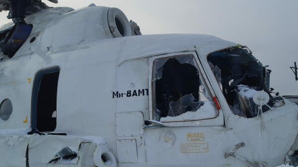Вертолет Ми-8 после жесткой посадки в Красноярском крае