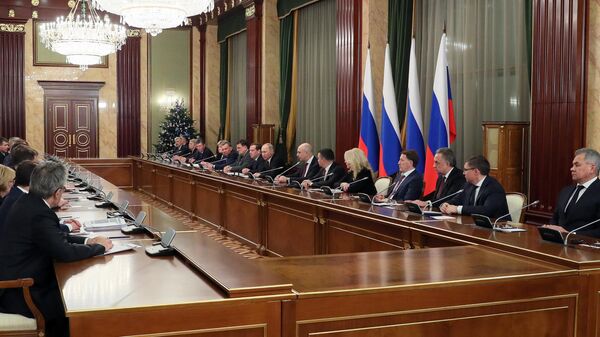  Президент РФ Владимир Путин и председатель правительства РФ Дмитрий Медведев на предновогодней встрече с членами правительства РФ