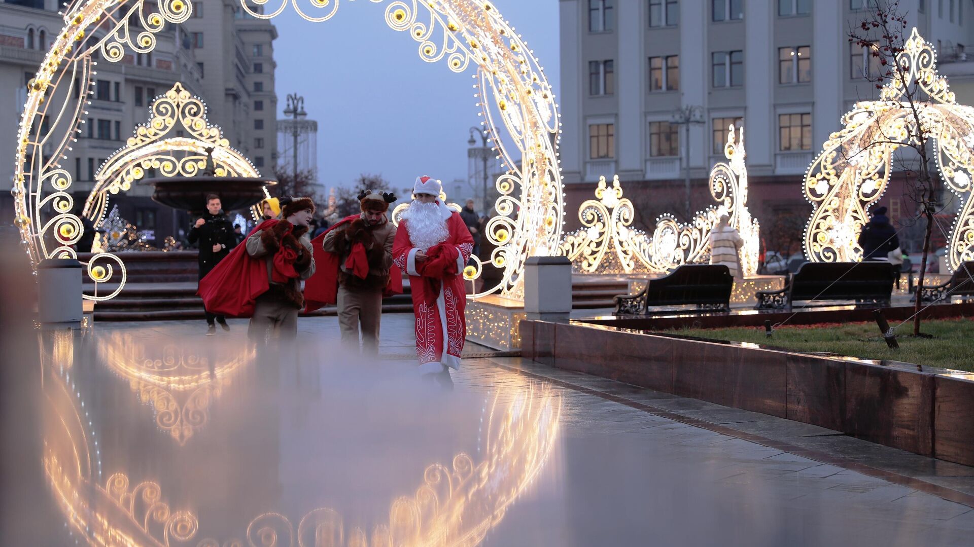 30 декабря 2019 г. Новогодняя Москва Театральная площадь. Москва Театральная площадь новый год. Рождество в Москве. Москва в декабре.