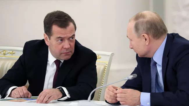 Президент РФ Владимир Путин и председатель правительства РФ Дмитрий Медведев на заседании Государственного совета по вопросам аграрной политики