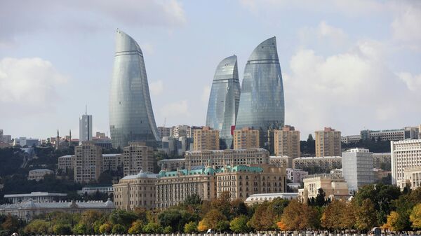 Вид на архитектурный комплекс Flame Towers (Башни пламени) в Баку