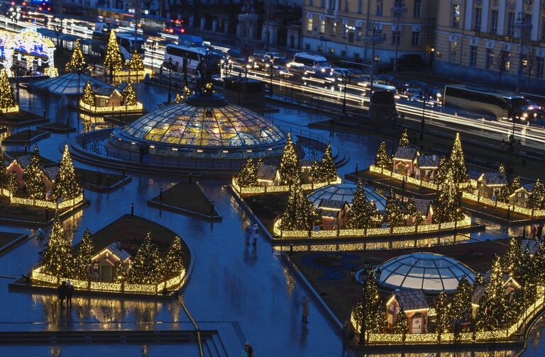 Новогоднее украшение центральных площадей и улиц Москвы