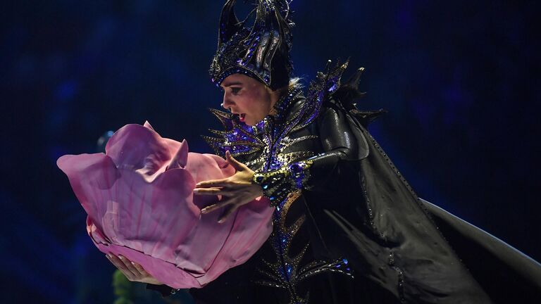 Фигуристка Татьяна Навка выступает в ледовом шоу Спящая красавица. Легенда двух королевств во дворце спорта Мегаспорт на Ходынском поле в Москве