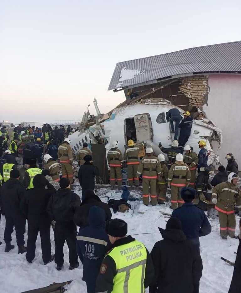 Крушение пассажирского самолета в Казахстане