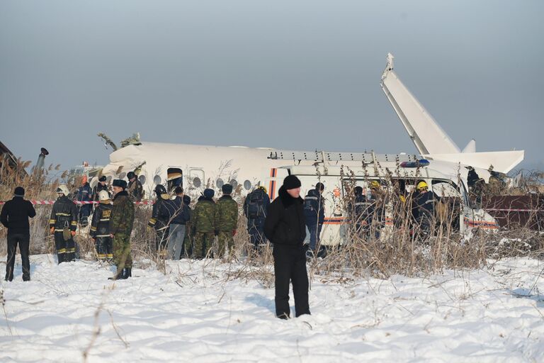 Крушение пассажирского самолета в Казахстане