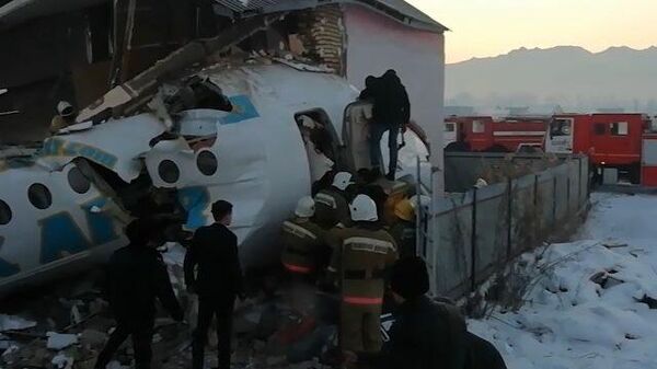 Крушение пассажирского самолета в Казахстане: есть погибшие