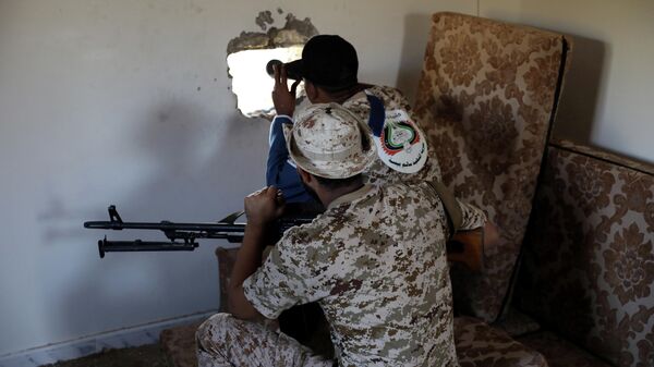 Бойцы сил международно признанного Правительства национального согласия (ПНС) в Триполи