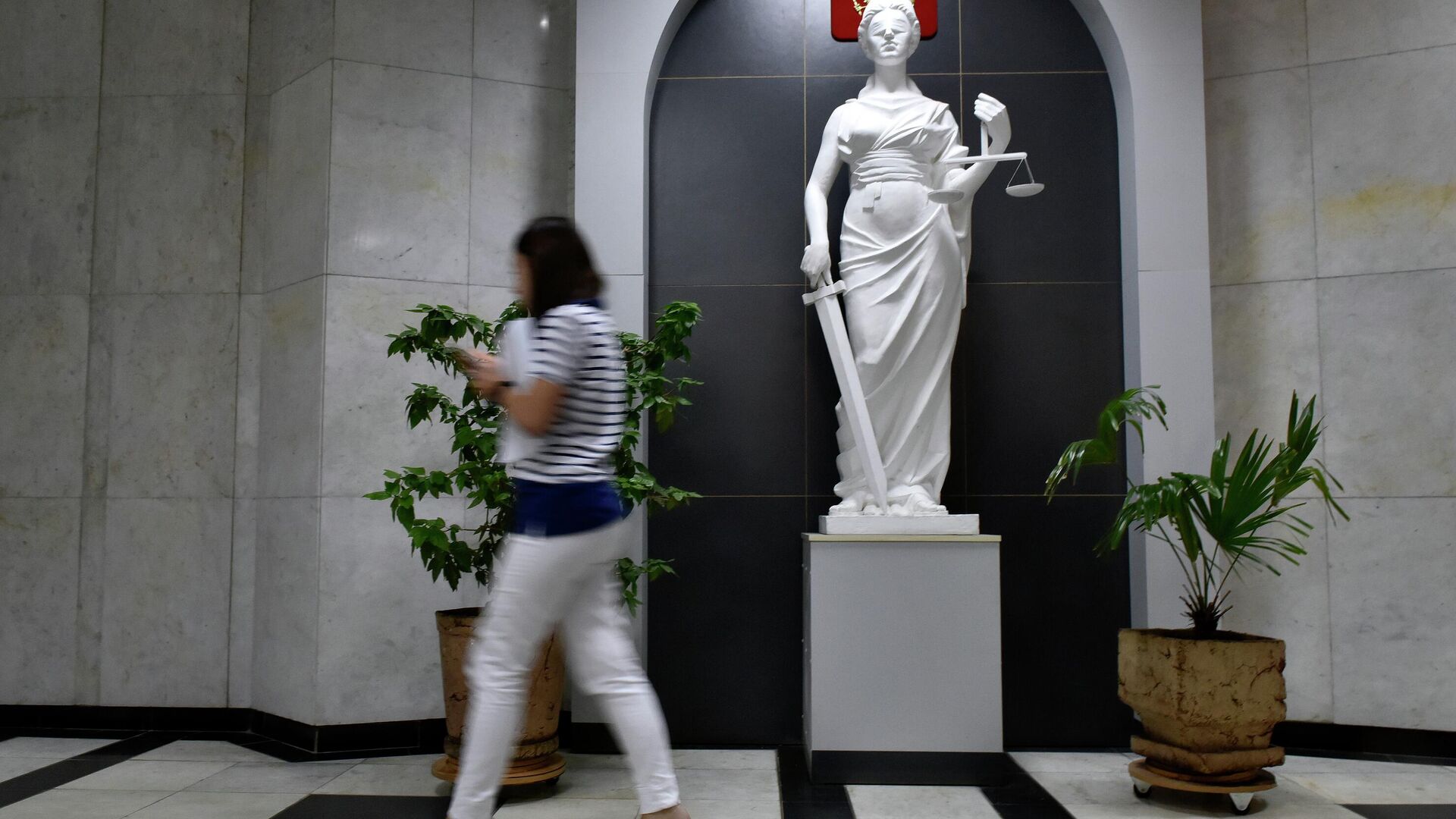 Статуя богини правосудия (Фемида) в здании суда - РИА Новости, 1920, 18.02.2021
