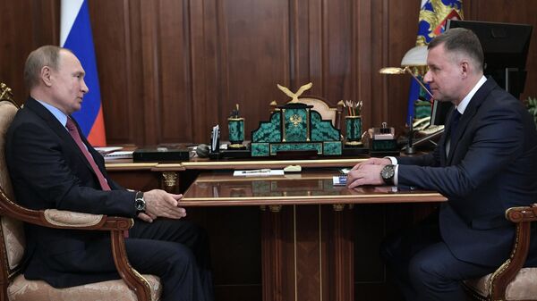 Президент России Владимир Путин и глава МЧС Евгений Зиничев  во время встречи в День спасателя 